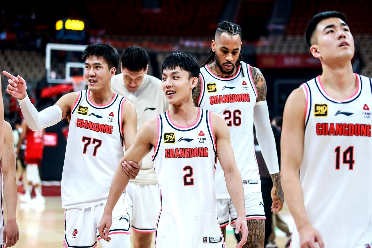 爱游戏体育app关于CBA季后赛清晨走向成谜；夏洛特黄蜂队长鼓劲；赛场秩序良好；球队文化再被提及的信息